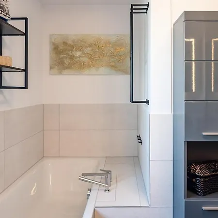 Exclusive Mit Balkon Und Wasserbett Apartment *