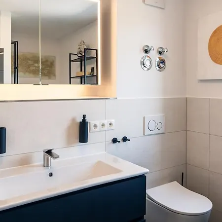 Exclusive Mit Balkon Und Wasserbett