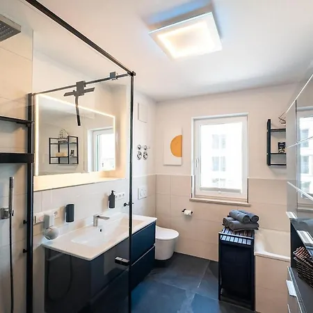 Exclusive Mit Balkon Und Wasserbett *