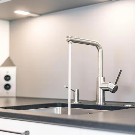 Exclusive Mit Balkon Und Wasserbett Lägenhet