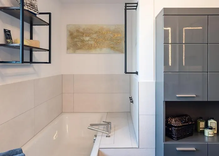 Exclusive Mit Balkon Und Wasserbett Apartamento *